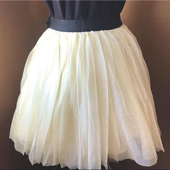 Cream Tulle Skirt with black bow waist band - Picture 6 of 7